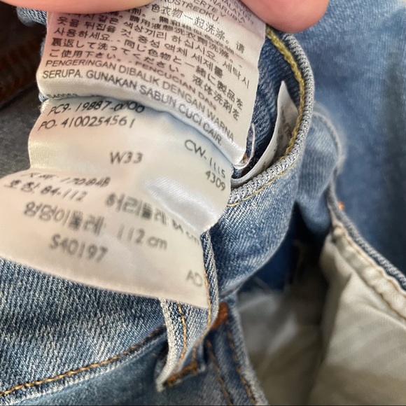 Levi’s Boyfriend Jeans Cropped Size 33 slightly distressed - Picture 4 of 6